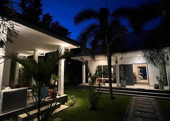 Serenity Beachfront Bali Villa Pengastulan